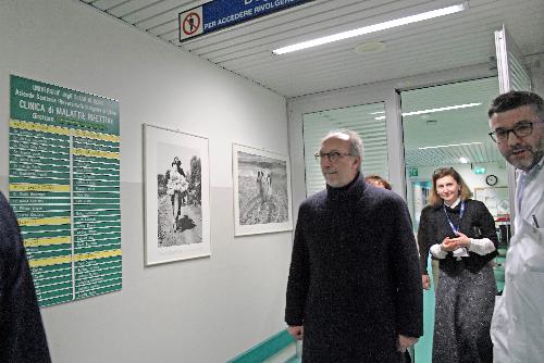 Il vicegovernatore con delega alla Protezione civile e alla Salute del Fvg Riccardo Riccardi in visita alla clinica di malattie infettive a Udine.